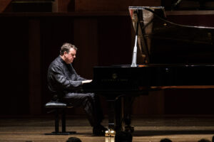 Ronan O'Hora: Photo Singapore Symphony Orchestra
